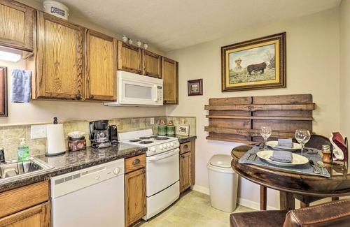 Oakwood Apartment | < 1 Mi to Kyle Field: Cozy Studio w/Outdoor Space
