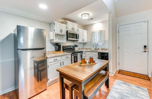 Norwich Apartment | 1 Mi to Mohegan Sun Studio with Pool Access