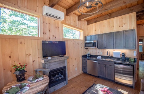 West Jefferson Cabin | 1 Mile to Downtown West Jefferson Camping Cabin #2