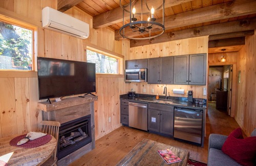 West Jefferson Cabin | 1 Mile to Downtown West Jefferson! Camping Cabin #3