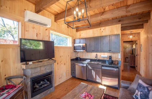 West Jefferson Cabin | 1 Mile to Downtown West Jefferson Camping Cabin #4