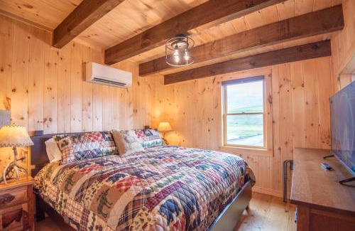 West Jefferson House | 1 Mile to Downtown West Jefferson Camping Cabin #7