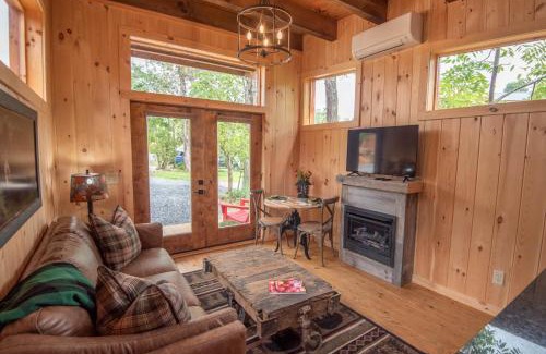 West Jefferson House | 1 Mile to Downtown West Jefferson Camping Cabin #2