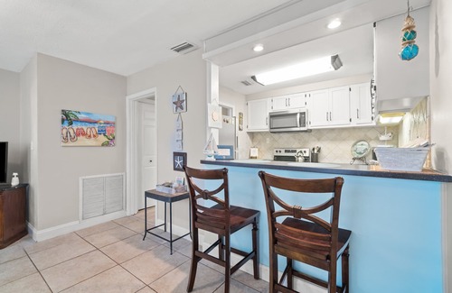 Bid-a-wee Beach House | 1 MINUTE WALK TO PRIVATE BEACH! Central PCB-Pier Park! Sleeps 8-10. Dogs ok.