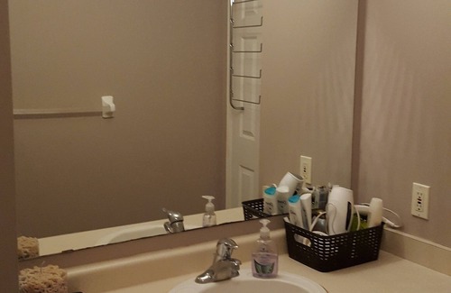 Waterloo House | 1 room fo Female Only Prefered Student, or professional studying/working
