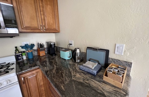 Santa Barbara House | 1-Story Guesthouse EV Tesla Charger
