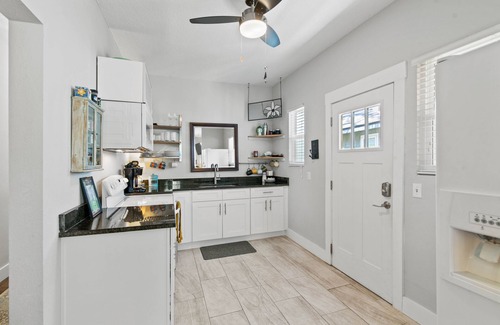 Southbank Apartment | 10/10 location, perfectly appointed and endless charming. You’ll fall in love!