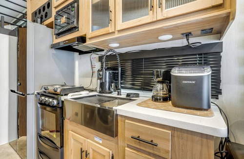 Dale City House | 10 Mi to Leesylvania & River: Sleek Mobile Home