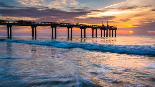 Palm Harbor House | 10 Min from Beach, Private Pool with Lanai Palm Coast Family Home