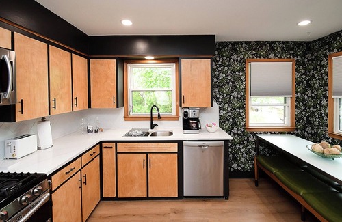 South Central Omaha House | 10 Minutes from downtown, minutes UNMC, Aksarben, Blackstone and Dundee/grill