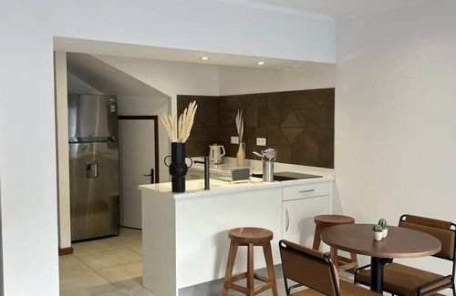 Saint-Denis Hotel | 10 Rue Du Four à Chaux