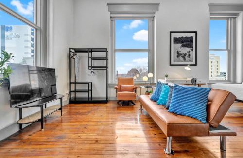 Downtown Louisville Apartment | 10-Unit Cozy Loft w Free Parking Med District