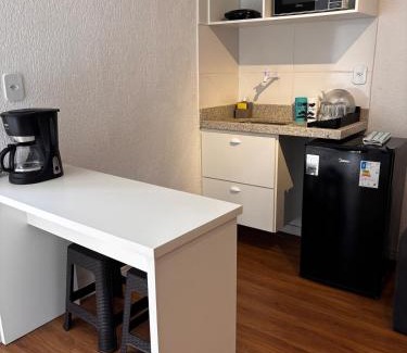 Centro Apartment | 100 m da Praia do Forte com AR e Wi Fi.