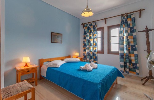Agios Dimitrios Apartment | 100 m² Apartment ∙ 3 bedrooms ∙ 7 guests