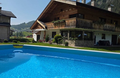 Selva di Val Gardena Apartment | 100 m² Apartment ∙ 3 bedrooms ∙ 8 guests