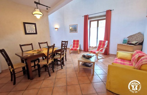 Saint-Jean-de-Bueges House | 100 m² Gîte ∙ 3 bedrooms ∙ 6 guests