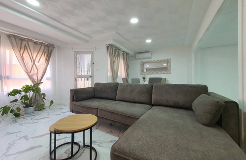 Eixample House | 100 m² House ∙ 4 bedrooms ∙ 4 guests