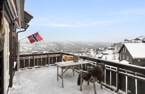 Ljosland House | 100 m² Maisonette ∙ 3 bedrooms ∙ 8 guests