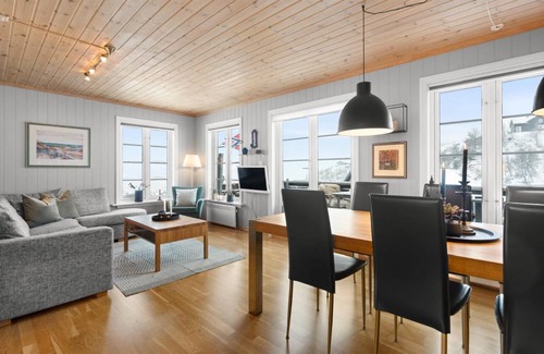 Ljosland House | 100 m² Maisonette ∙ 3 bedrooms ∙ 8 guests