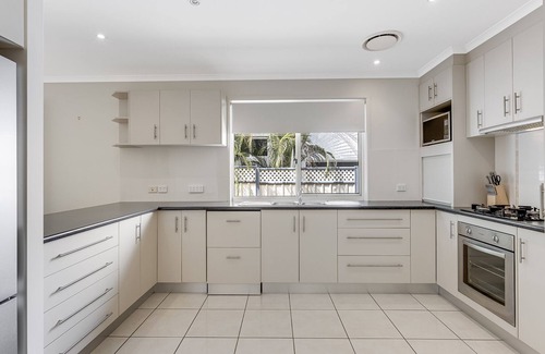 Golden Beach House | 11 Wills Avenue Golden Beach QLD