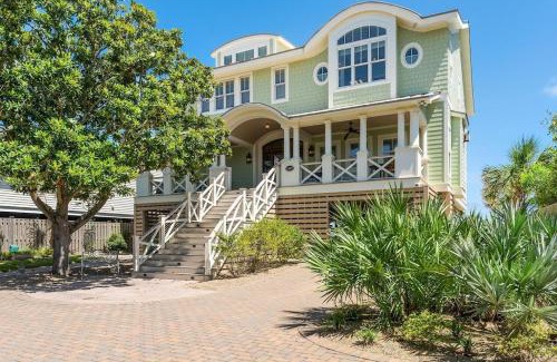 Folly Beach House | 1103 E Arctic - Salty Lady - Beautiful Custom Oceanfront Home - Hot tub