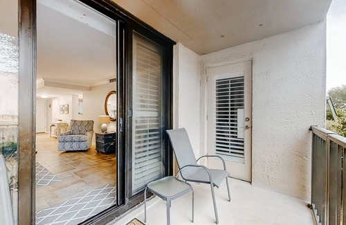 Folly Field Condo | 113 m² Condo ∙ 2 bedrooms ∙ 6 guests