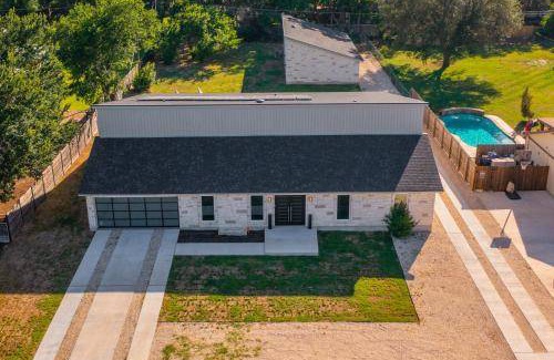 McNeil House | 115 m² House ∙ 1 bedroom ∙ 16 guests