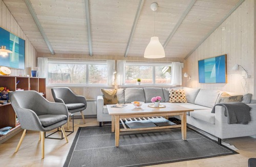 Smidstrup Strand House | 116 m² House ∙ 4 bedrooms ∙ 8 guests