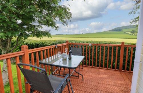 Welton House | 12 Field View