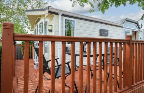 Welton House | 12 Field View
