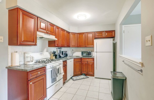 Northeast Philadelphia Apartment | 12 Mi to Center City: Philadelphia Apt w/Balcony