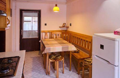 Hodmezovasarhely Apartment | 120 m² Apartment ∙ 4 bedrooms ∙ 8 guests