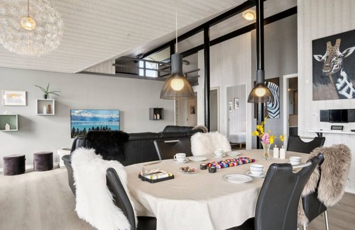 Flovt Strand House | 120 m² House ∙ 1 bedroom ∙ 10 guests
