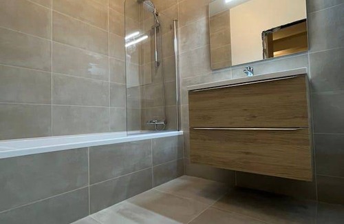 Schaerbeek Resort | 120 m² Private room ∙ 1 bedroom ∙ 1 guest