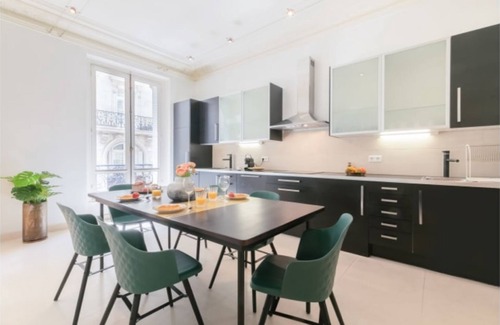 Champs-Elysees Apartment | 120M2 ELEGANT PARISIAN OASIS: 2 BEDROOM APARTMENT IN CHAMPS-ELYSÉES