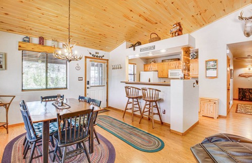 Heber House | 122 m² House ∙ 3 bedrooms ∙ 8 guests
