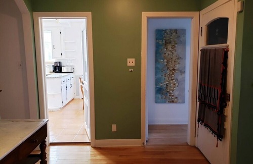 Cote-Des-Neiges—Notre-Dame-De-Grace Apartment | #125 Comfortable APT in Quiet and Wooded CDN Area