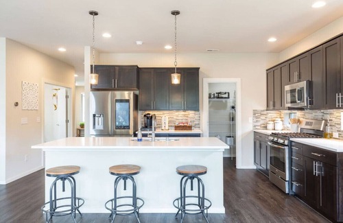 Kent House | 125 - Deluxe & Spacious~Gym~Hot Tub