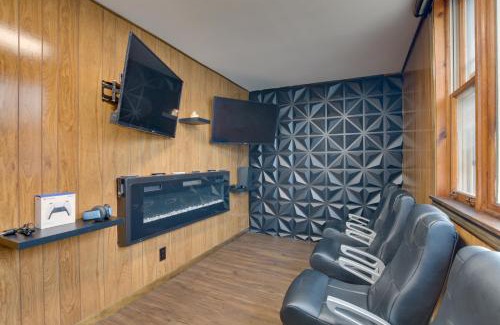 Maywood House | 13 Mi to Dtwn Chicago Maywood Home with Fireplace