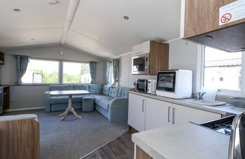 Hamworthy Cottage | 13 SUNSET TERRACE ROCKLEY PARK, family friendly in Poole