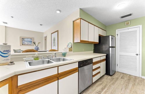 Gulf Lagoon Beach Apartment | 1302b St Thomas Square