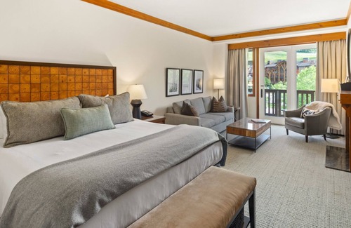 Stowe Area Cabin | #1332 * THE LODGE AT SPRUCE PEAK | SKI in SKI out | Expansive views of Spruce peak