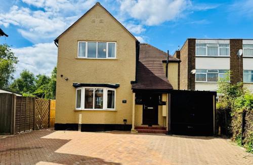 Brent Villa | 135 Watford road 3 bedroom villa