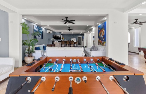 Jaco House | 14 BR Luxury Estate Casa Blanca – Private Beachfront Paradise +VIP Service Incl.