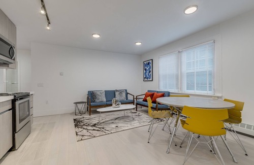 Coal Harbour Apartment | 1425 Haro Street - 3 Bedroom /2 Bathroom