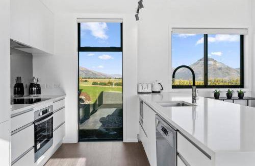 Jacks Point House | 145 m² House ∙ 4 bedrooms ∙ 6 guests