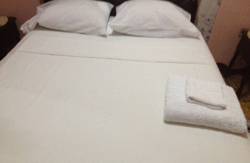 Rollington Town Bed & Breakfast | 15 min from airport in kingston jamaica