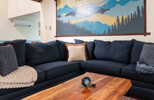 East Stroudsburg Cabin | 15 min to Camelback | Hot Tub | Game Room | Modern