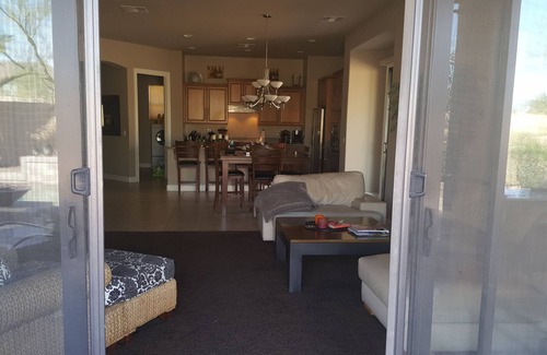 Palm Valley House | 15 min to stadium 2500 sq ft house with heated pool, shuffle board, putting area