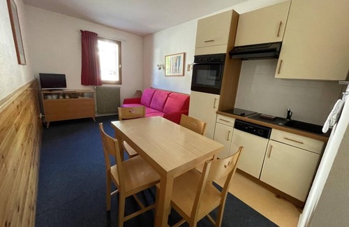 Eaux-Bonnes Apartment | 150m from ski slopes, 1st floor, view resort, fitness, swimming pool, sauna, tv, ski locker, 27m²